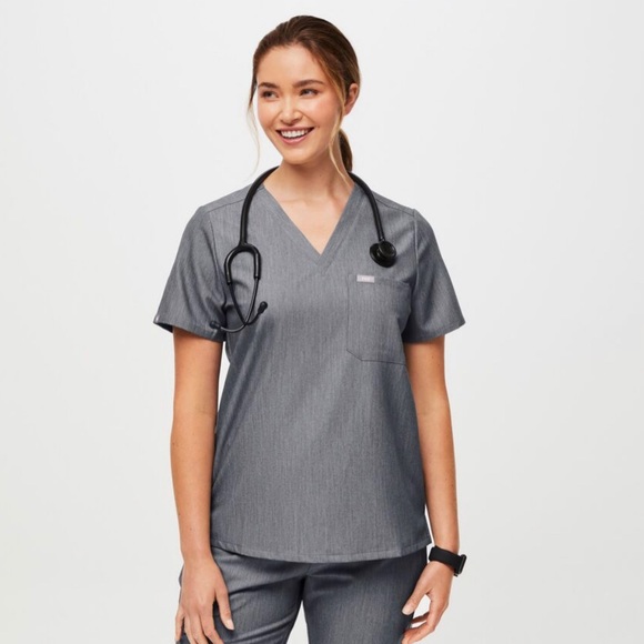 Fig Scrubs | light gray | Size: Medium | One pocket top - Picture 1 of 3